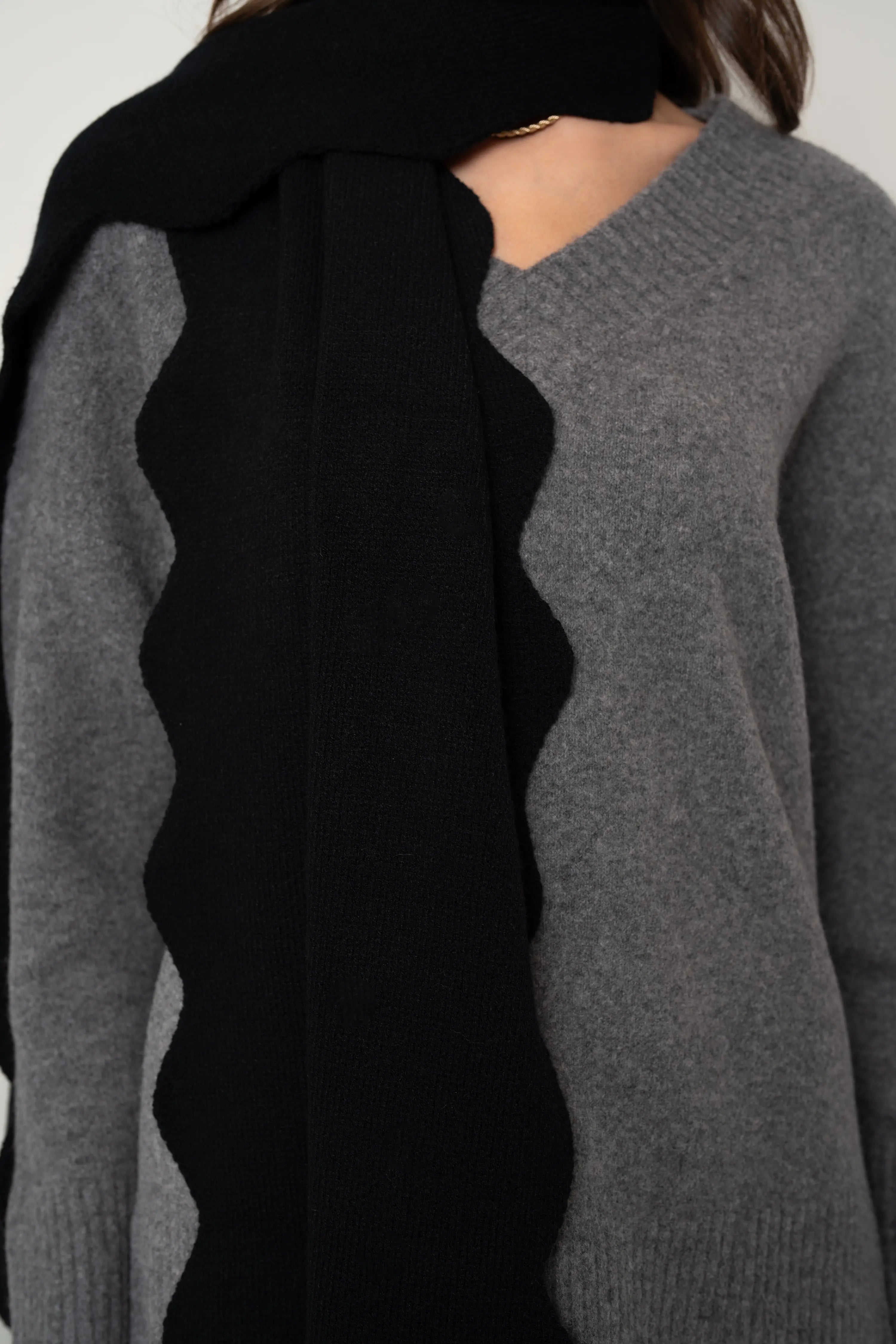 The Scallop Trim Scarf